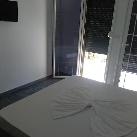 Guest House Solive Himarë Exterior foto